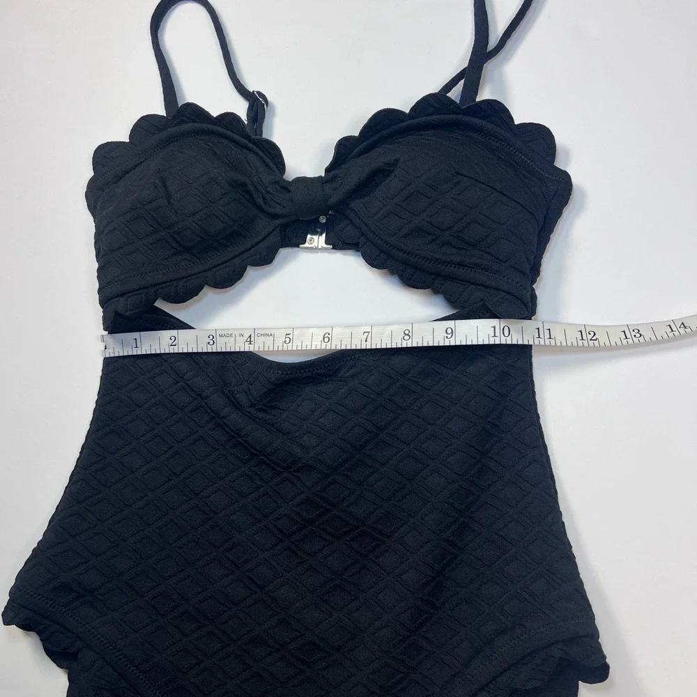 Cupshe One Piece Swimsuit Size Small Black Scalloped Cutout‎ Textured Monokini